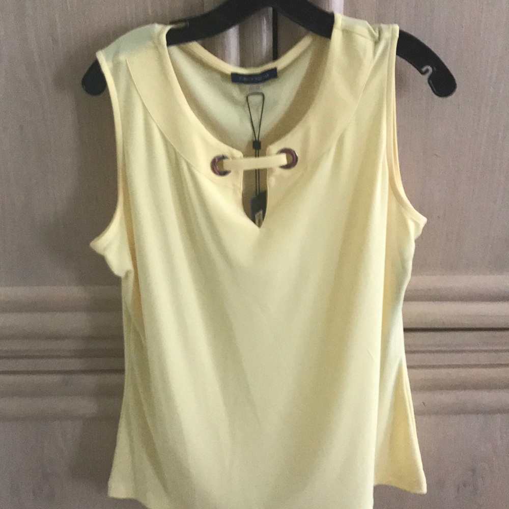 Sleeveless she’ll